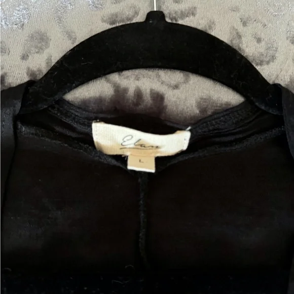 ELAN Black Crochet Floral Women's Top - Picture 4 of 6